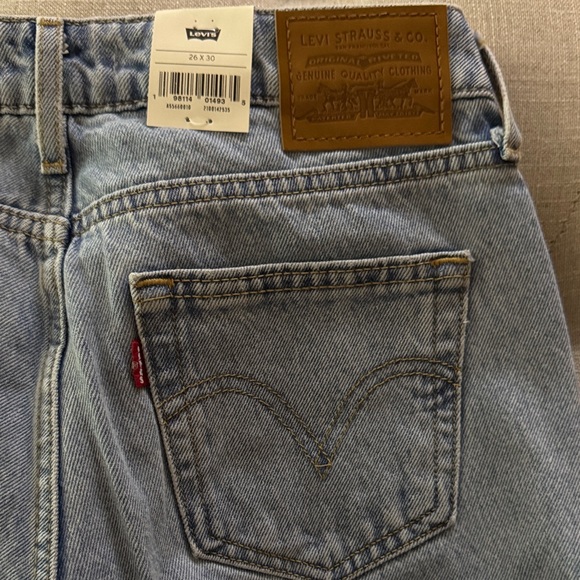 Levi's Women’s Low Loose straight leg jeans. NWT 26x30 - Picture 7 of 9